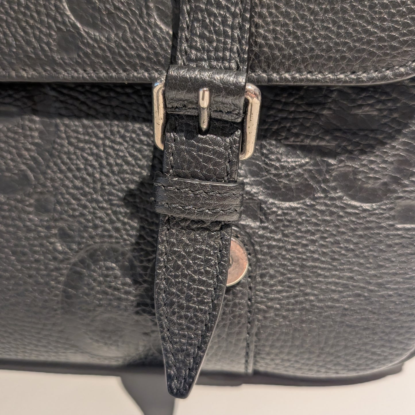 Sacoche Gucci GG Jumbo en Cuir Noir en très bon état