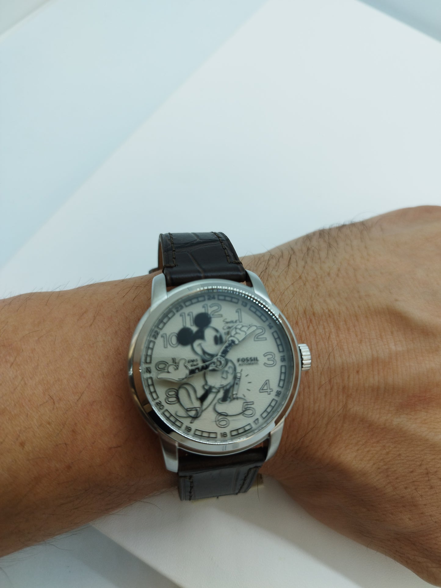 Montre Fossil Mickey Mouse 2023 en Très Bon Etat