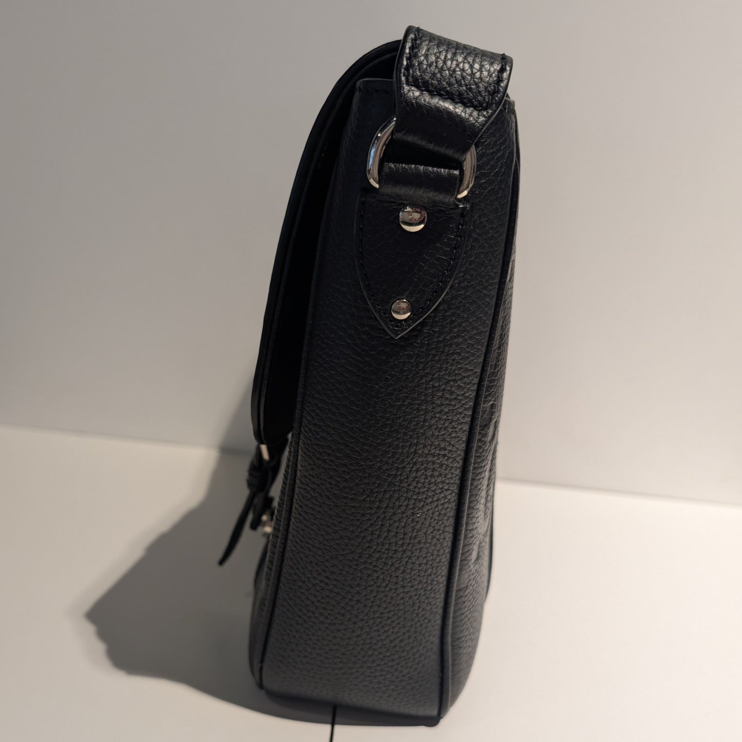 Sacoche Gucci GG Jumbo en Cuir Noir en très bon état