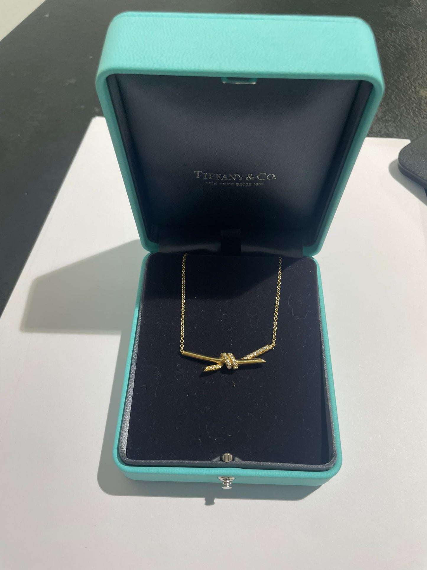 Collier Tiffany's Knot en or jaune 18K 7.57 Grs