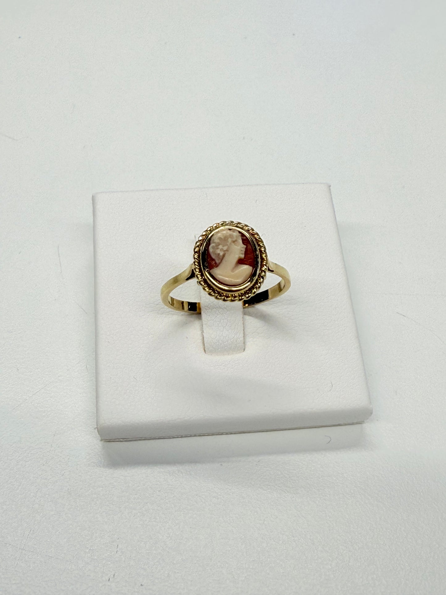 Bague camée en or jaune 18k Taille 54